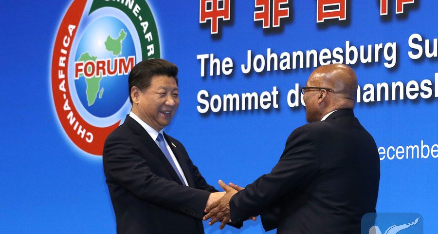 Chinese President Xi Jinping (L) shakes hands with South African President Jacob Zuma during the opening ceremony of the Johannesburg Summit of the Forum