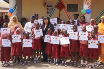 Presentation of scholarships to deserving teachers and students of China Assisted Model Primary School in Nyanya by Liang Huili, the wife of the Chinese Ambassador