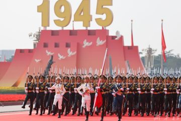 Honour guards escort the Chinese national flag during a grand gathering to mark the 80th anniversary of the victory in the Chinese People's War of Resistance against Japanese Aggression and the World Anti-Fascist War in Beijing, capital of China